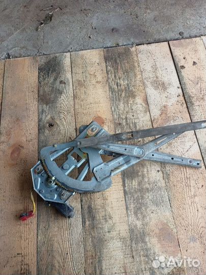 Стеклоподъёмник передний dodge Stratus