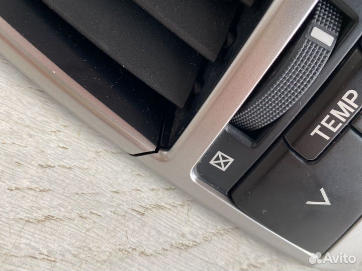 Toyota Land Cruiser 200 Дефлектор в торпедо