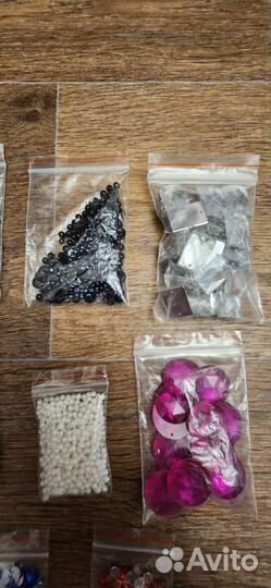 Стразы, паейтки, бисер