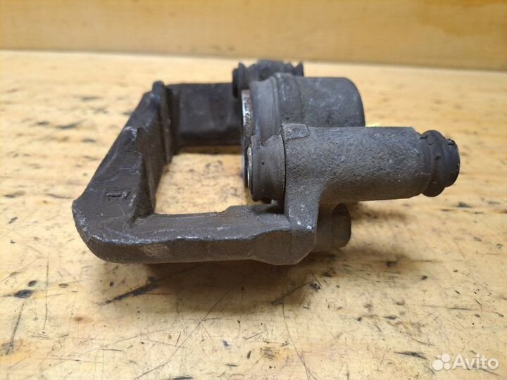 Суппорт передний правый Mazda Demio DW3W B3ME 1998