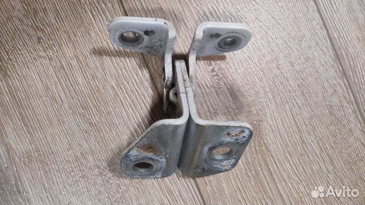 Петля левых дверей верхняя Jeep Grand Cherokee WK2