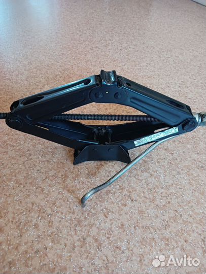 Домкрат renault logan 1030Кг