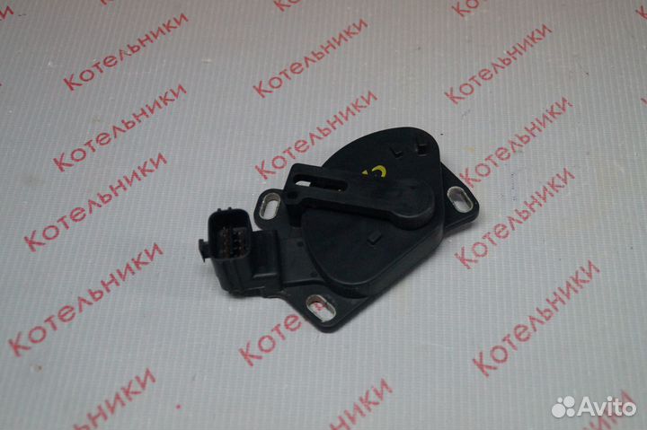 Nissan 31918-8E000 Переключатель селектора CVT MCV