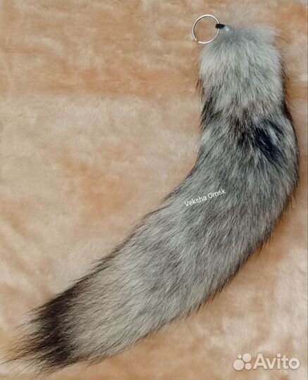 Брелок(хвостик) из меха волка