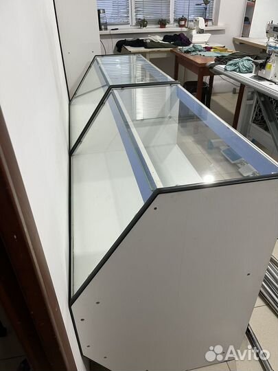 Витрины напольные стеклянные