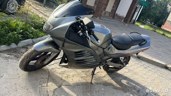 Suzuki RF 600