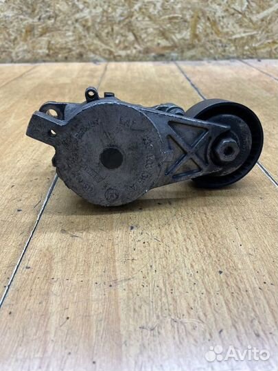 Натяжной ролик приводного ремня Volkswagen Golf 5