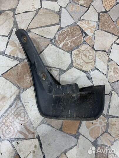 Брызговик Kia Rio хэтчбэк 1.4 G4EE 2011