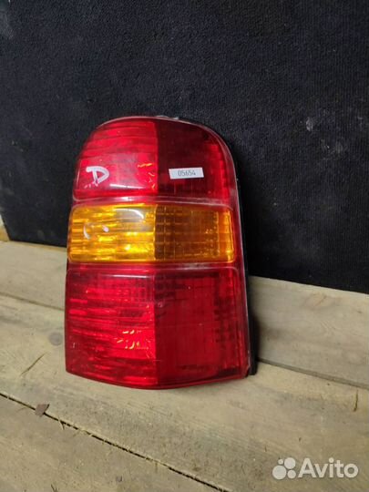 Фонарь задний правый Ford Escape 1