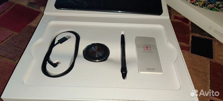 Графический планшет Wacom Intuos Pro M (PTH-660-R)