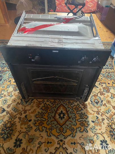 Встраиваемая газовая духовка Zanussi
