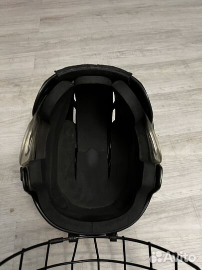 Хоккейный шлем