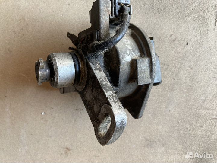 Трамблер Nissan Прерия 2.4