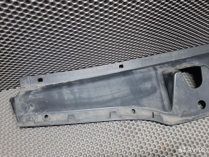 Накладка замка капота Skoda Octavia A8