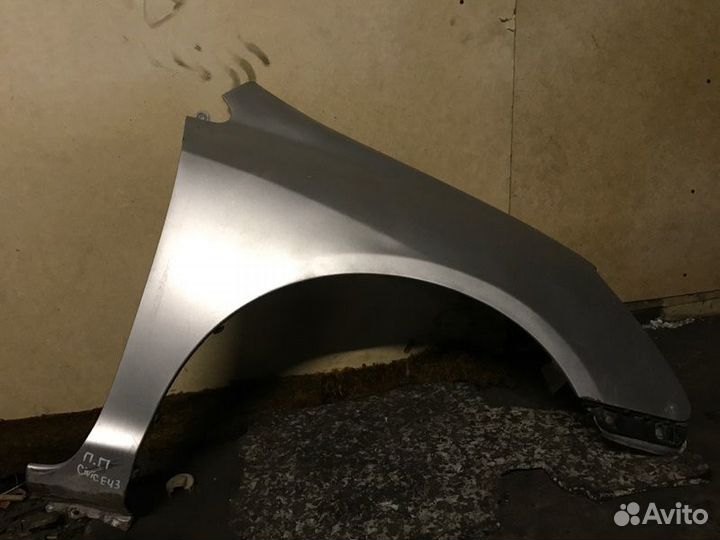 Крыло переднее правое Honda Civic EU3 4EE2