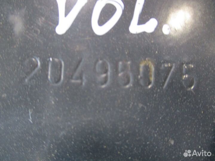 Кронштейн бачка гура Volvo 20495075