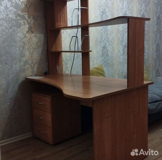 Компьютерный стол