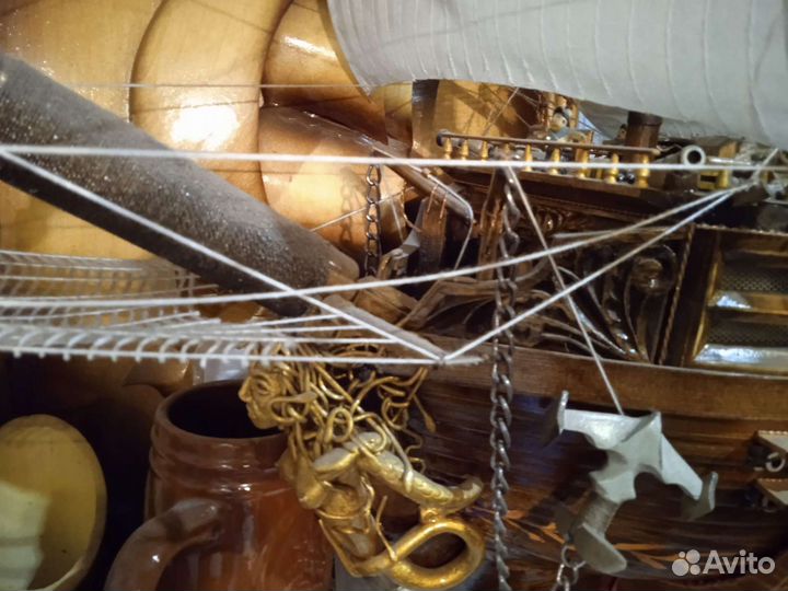 Огромный корабль парусник в интерьер