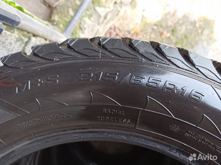 Goodyear Ultra Grip HP 215/65 R16
