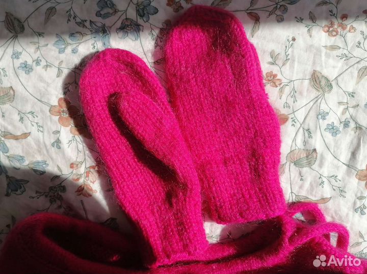 Капор и варежки женские