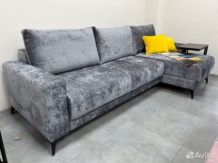 Диван на ножках