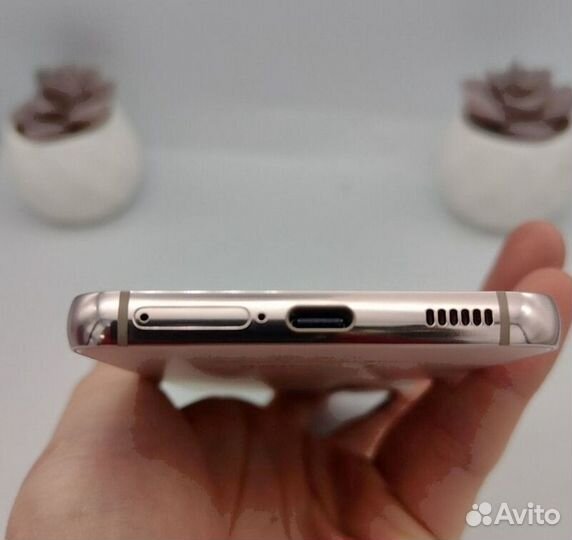 Samsung Galaxy S22, 8/256 ГБ