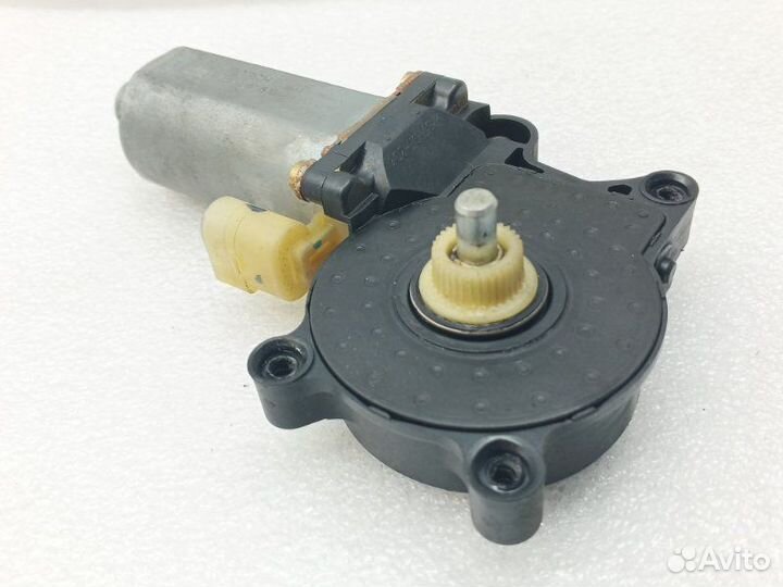 Моторчик стеклоподъемника передний левый Bmw X5