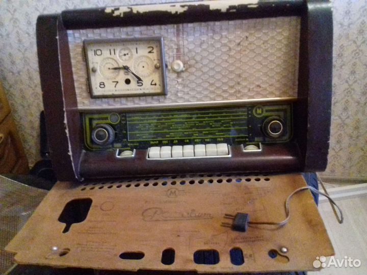 Радио приёмник ламповый в рабочем состоянии