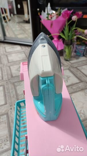 Гладильная доска с утюгом 