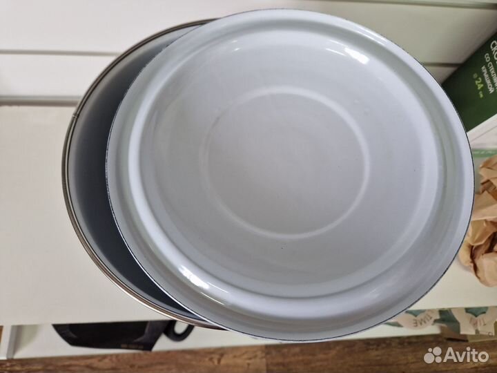 Салатник - тарелка эмалир 2л 22см. Новый