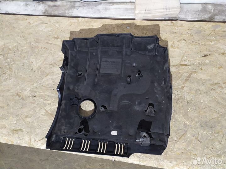 Накладка двигателя декоративная Audi