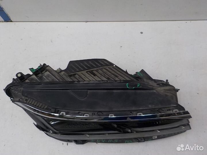 Фара правая Volkswagen Touareg