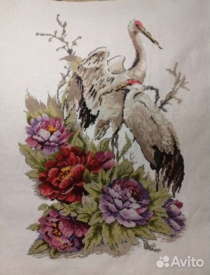 Картины вышиты крестом без рам