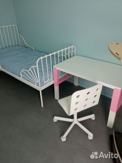 Стол детский со стулом. Новые