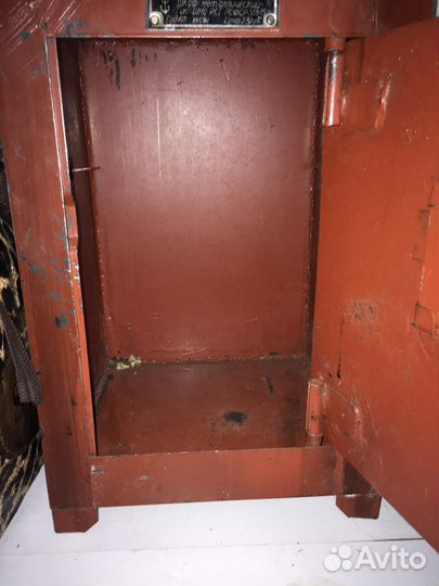 Сейф металлический