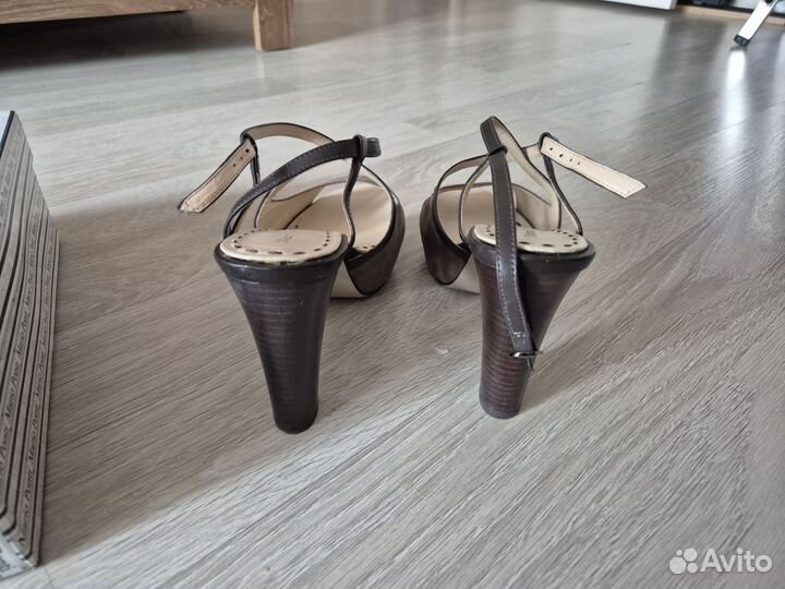 Босоножки женские