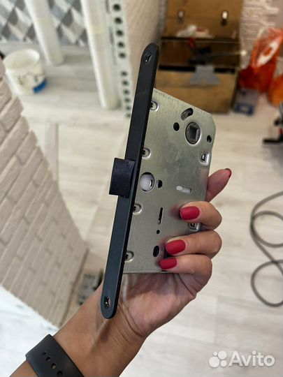 Замок дверной