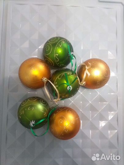 Елочные игрушки шары