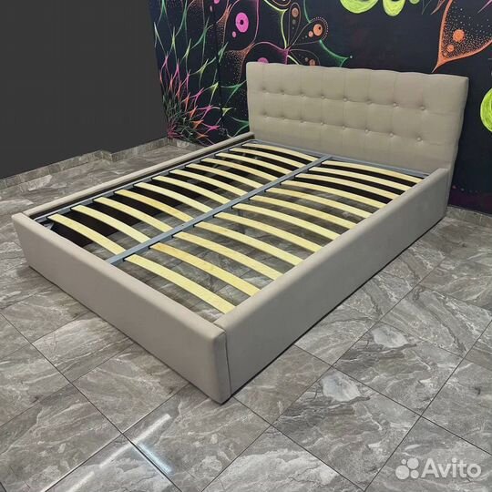 Кровать с матрасом 180х200