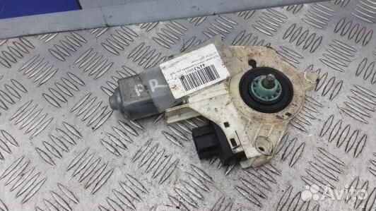 Моторчик стеклоподъемника переднего правого audi A