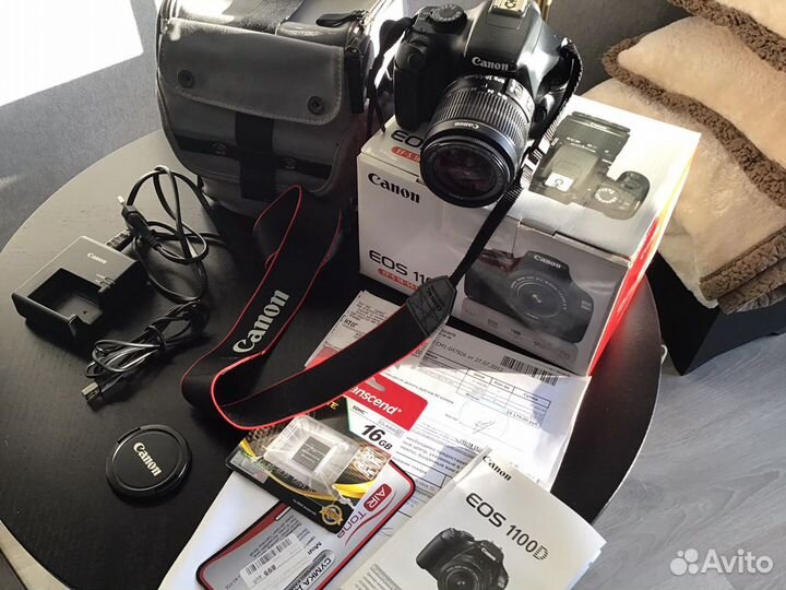 Зеркальный фотоаппарат Canon EOS 1100D