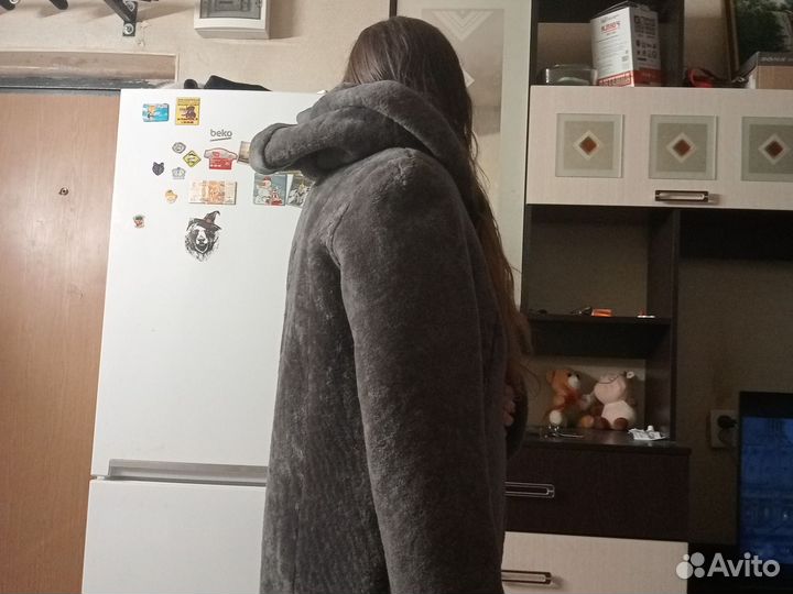 Шуба мутоновая с капюшоном 46 48 рост 170- 175