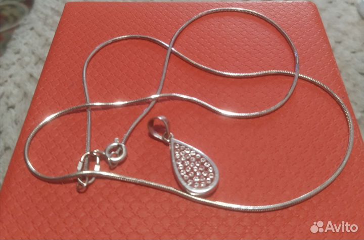 Золотая цепочка с кулоном