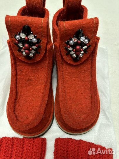 Комплект: шапка, варежки, гетры, уги (суконки)