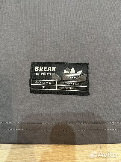 Серая футболка adidas