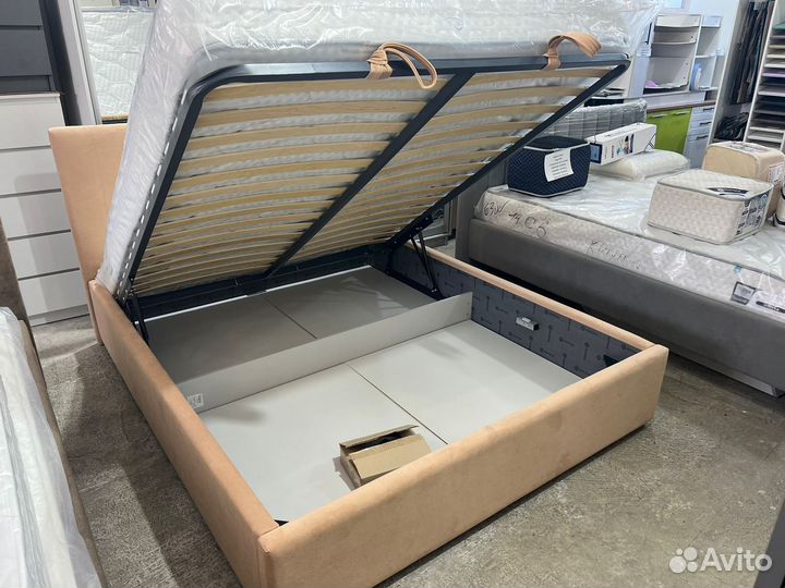 Кровать двуспальная 160х200 см в наличии