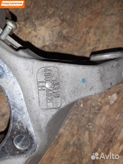 Кулак передний левый Chevrolet Cruze рест