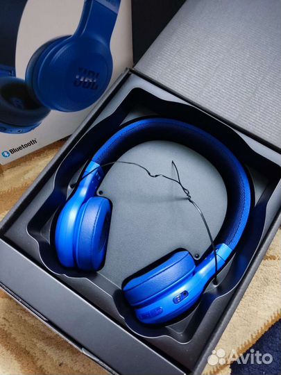 Беспроводные наушники JBL