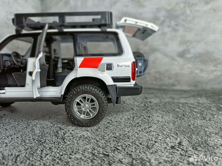 Машинка Металлическая Toyota Land Cruiser 80