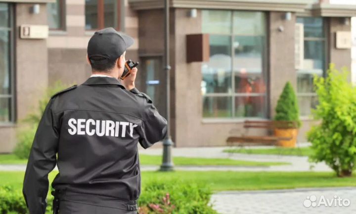 Охранник в Автосалон